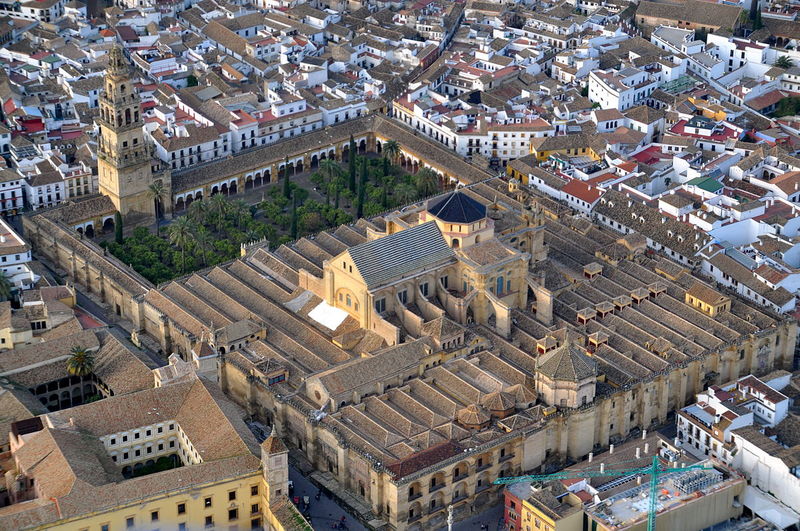 1200px-Mezquita_de_Córdoba_desde_el_aire_(Córdoba,_España).jpg