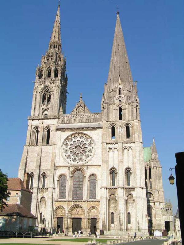 Chartres-Cathedral-photos-description-Cathedrale-NotreDame-de-Chartres-2.jpg